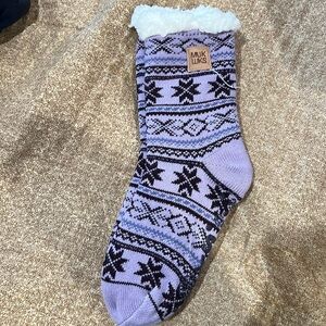 Mukluks women cabin socks
Size 5-7
New with tags